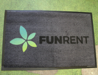 Uksematt logoga - FunRent