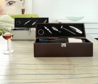 Wine set in gift box